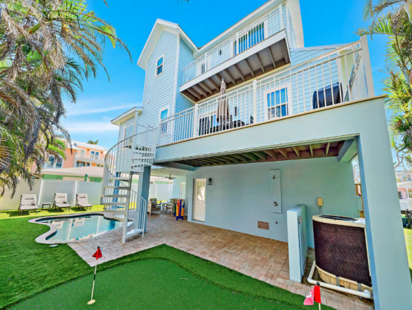 Luxurious Beach Getaway on Anna Maria Island Steps to Beach
